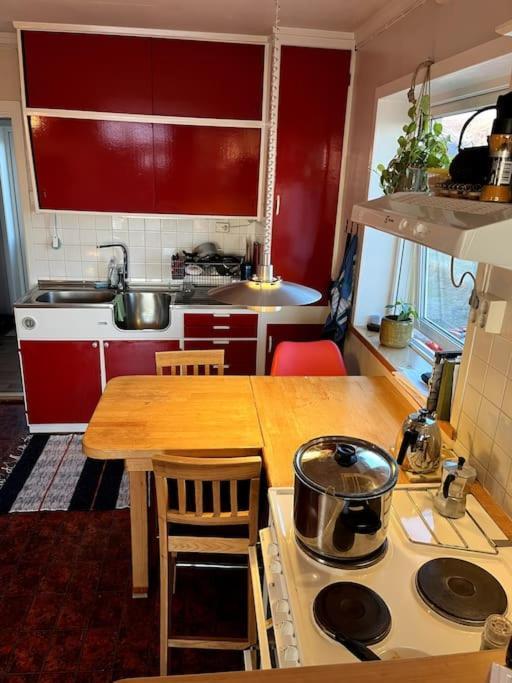 Sjarmerende Hus Med Orkesterplass Til Hav Og Fjell Stave Exterior foto